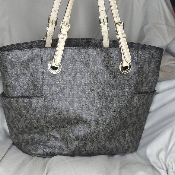 Micheal Kors Chocolate EAST West Shopper TOTE - Picture 5 of 7